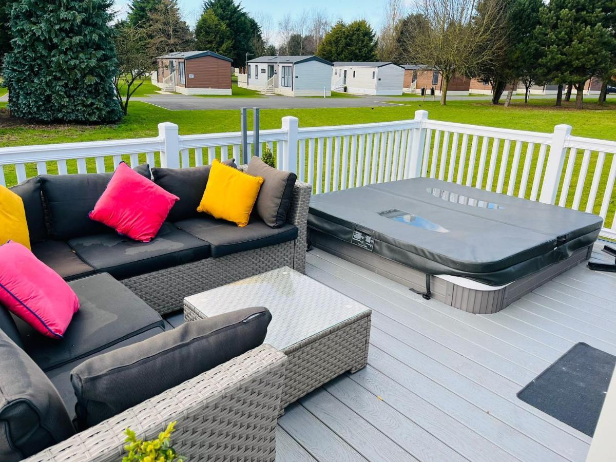 Roseberry Lodge With Hot Tub - York, York