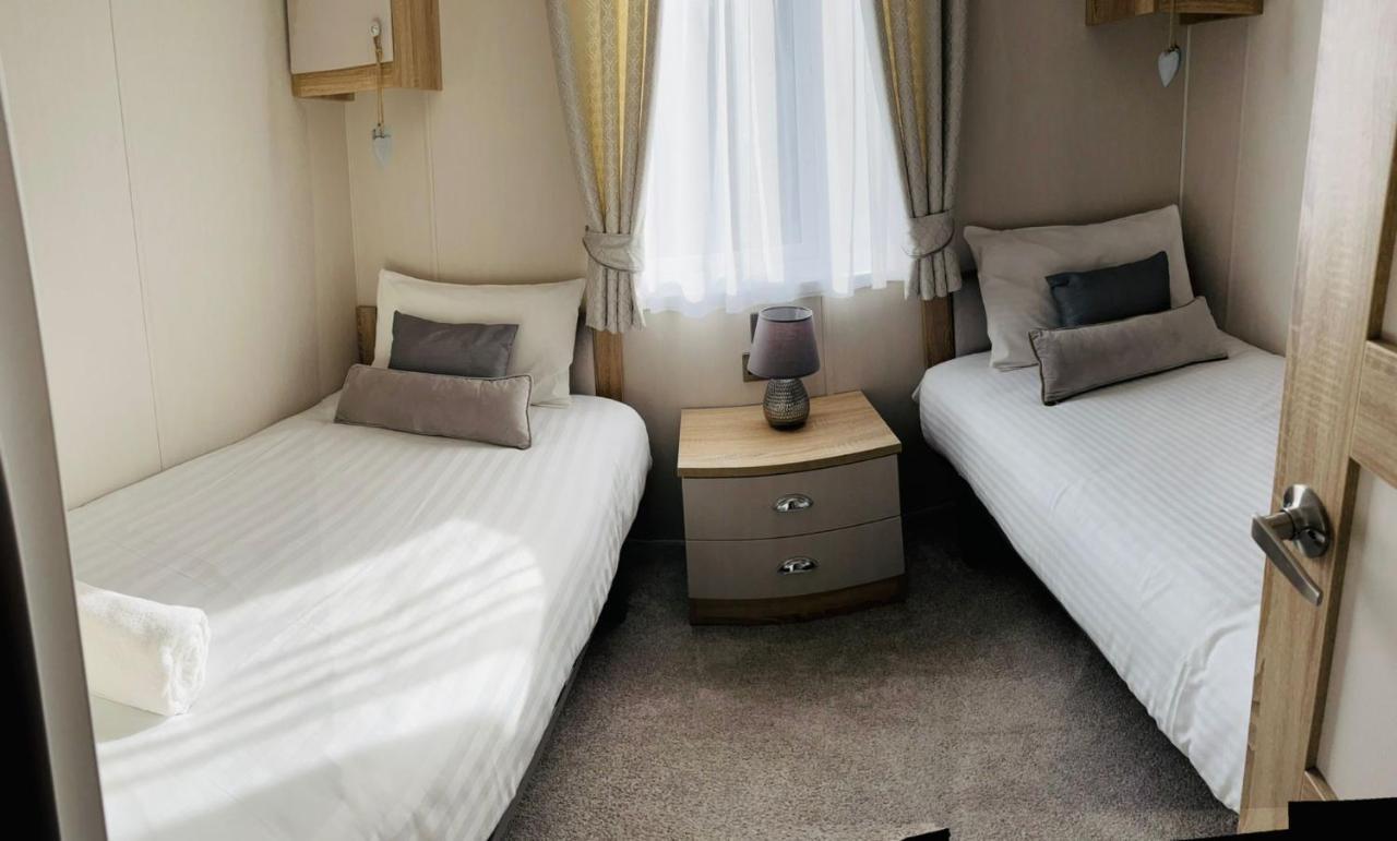 Roseberry Lodge With Hot Tub - York — Photos 2